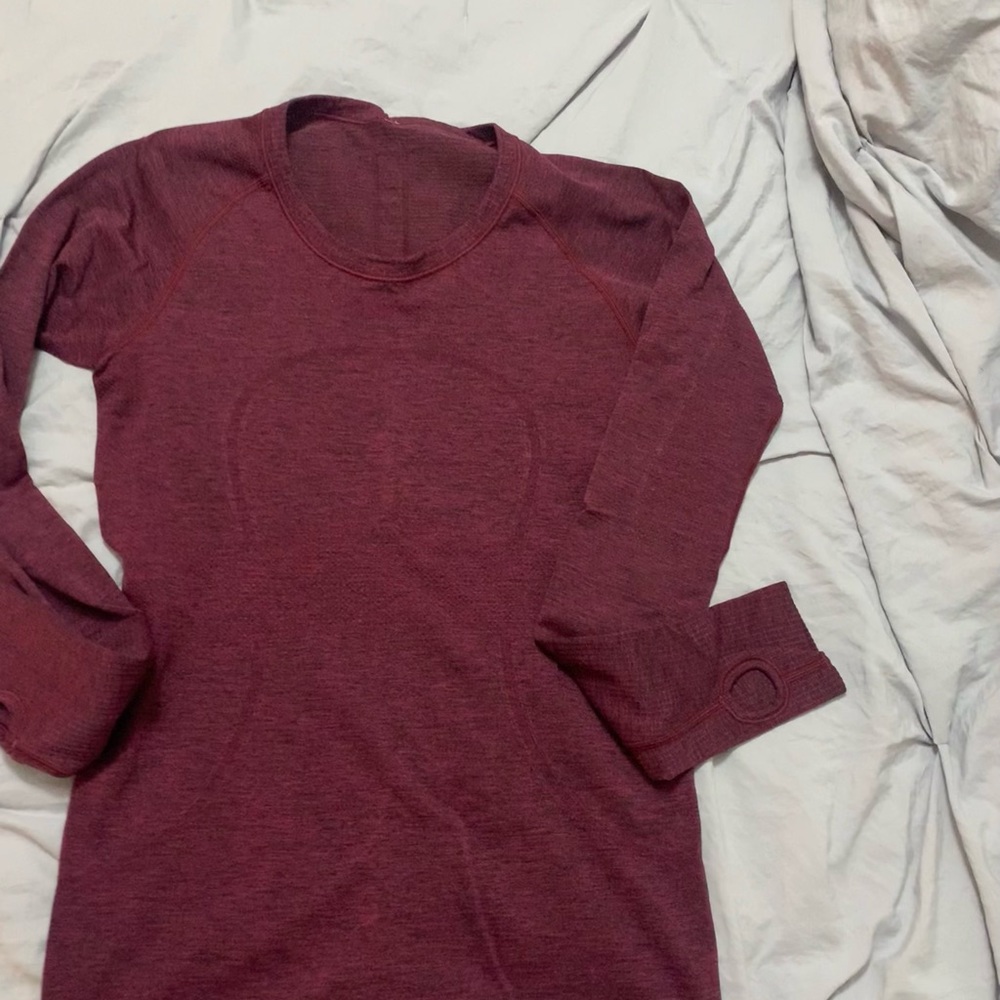 Lululemon swiftly tech long sleeve. Maroon.